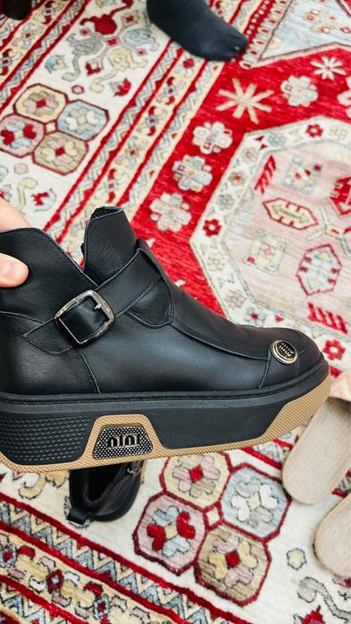 Зимняя обувь. Размер 36. Новая натуральная кожа . Из Турции привезли.