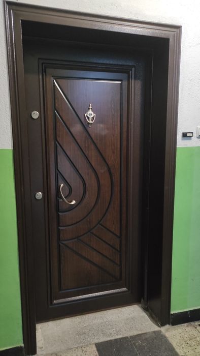 Блиндирана врата за апартамент