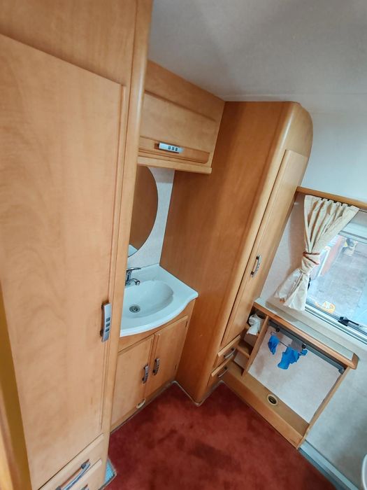 Vând rulota Beiley senator