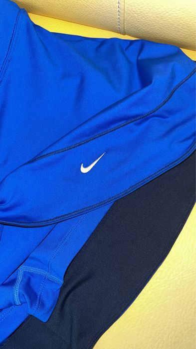 Нова спортна пола на Nike с бродирано лого
