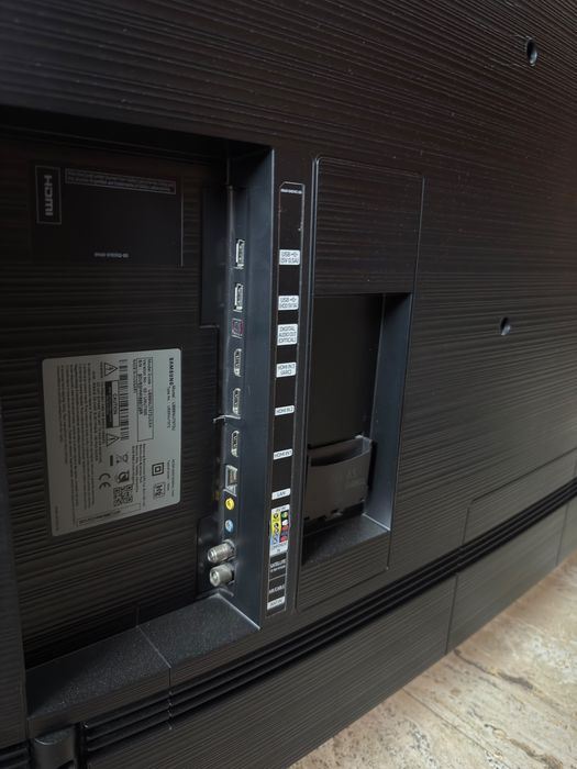 Televizor Samsung 4K diagonala 138 curbat