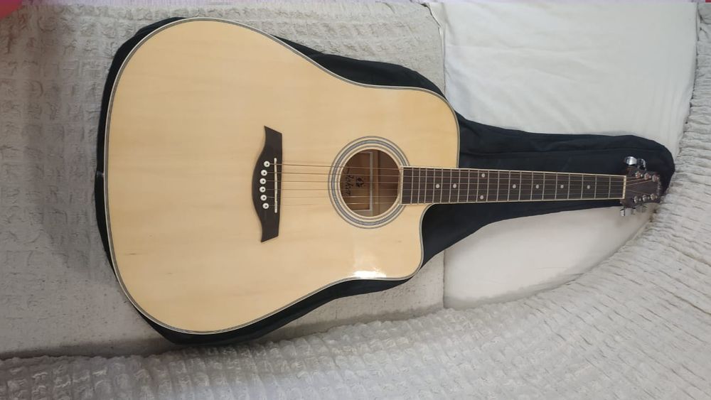 Музыкальный инструмент гитара