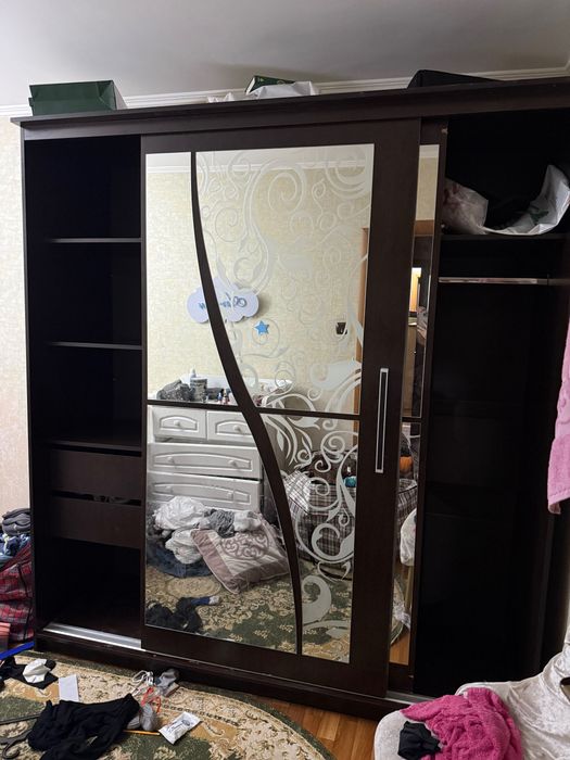 Продам спальний шкаф