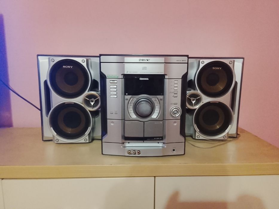 vând combină sony, perfect funcționale fara nici un defect. Preț 400 lei