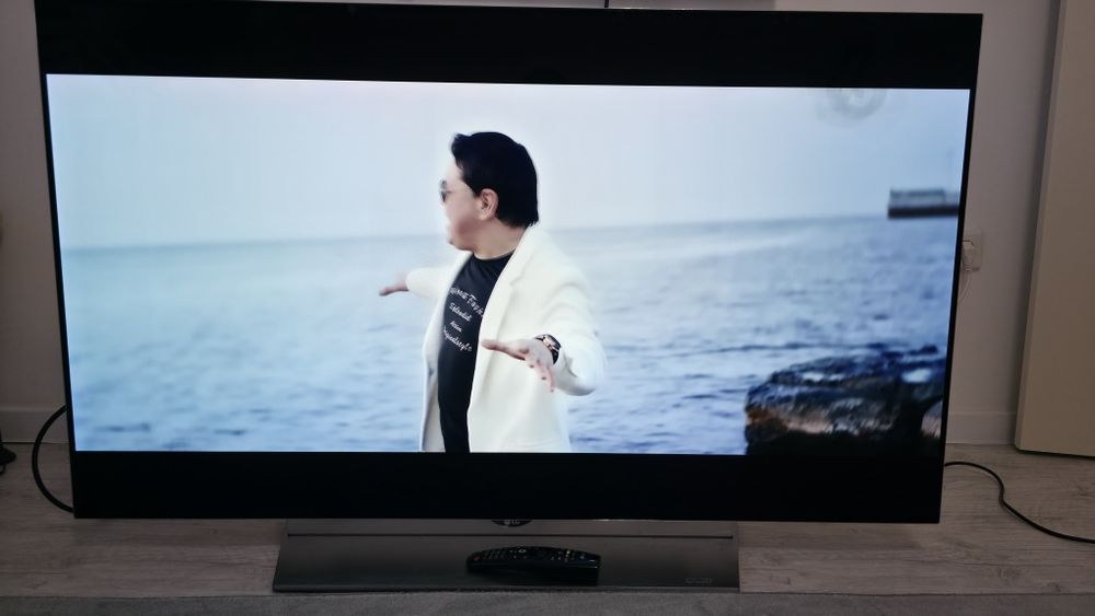 Продам Smart OLED TV