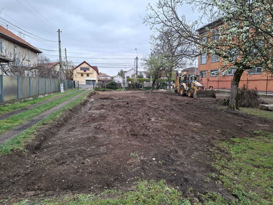 inchiriez teren Dumbravita strada Conac langa cladirea rosie