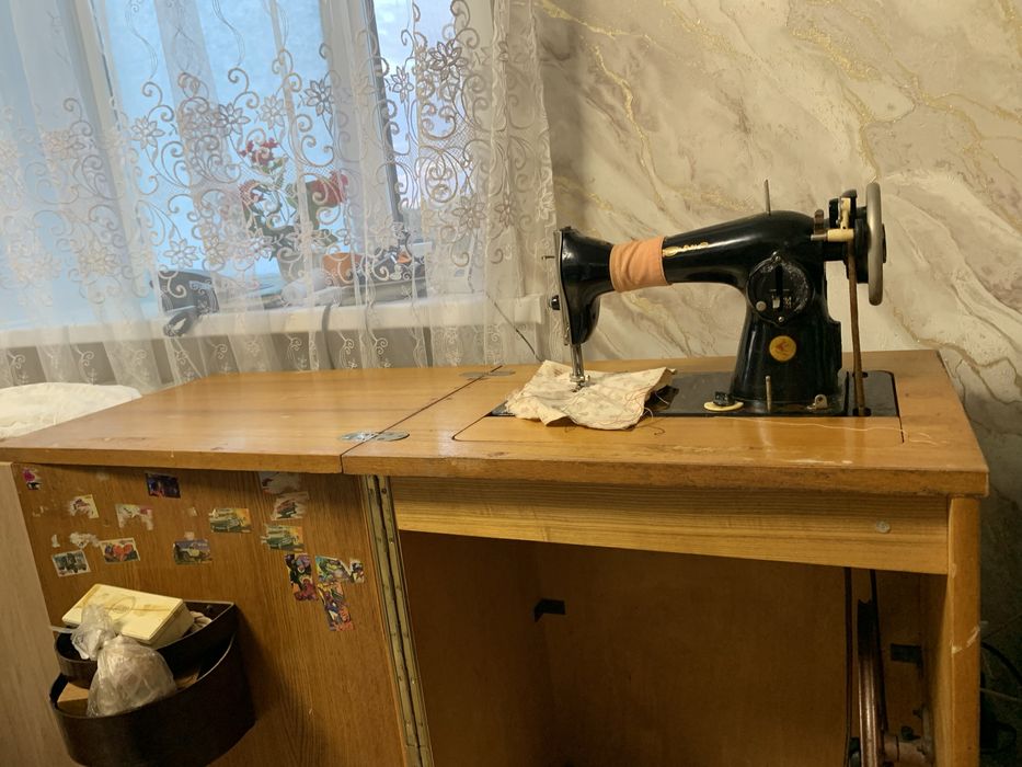 Продам швейную машинку подольская тумбочная