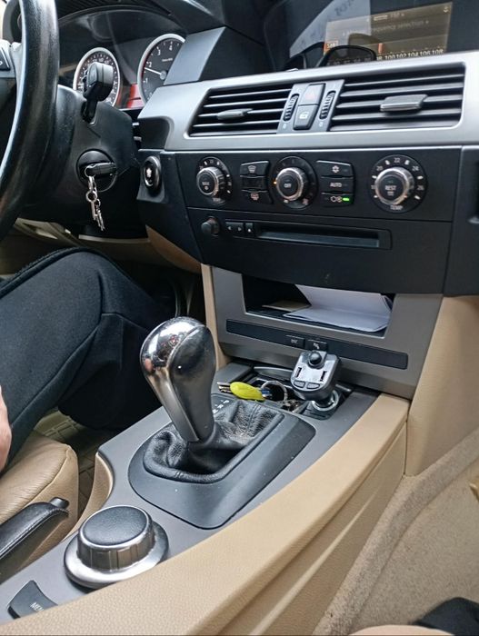 Продавам BMW E60 525 xi