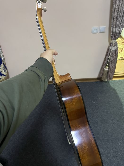 Gitara sotiladi . Chiroyli xolatda