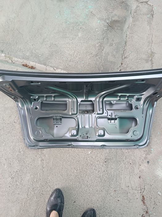 Продается заднвй капот от жентра