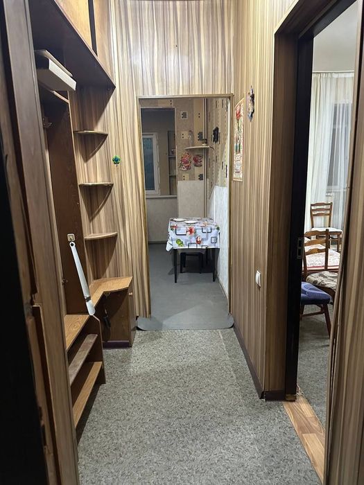 Kvartira sotiladi Lesinova 2.Kadishva bozor yonida. 43m2