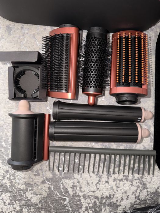 Продаю  Dyson напишите