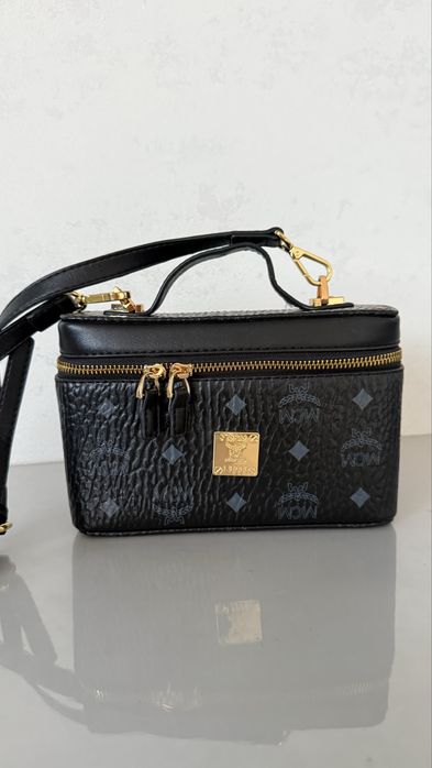 Продам кожанную сумочку MCM