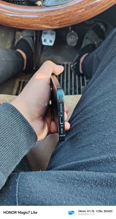 Продавам iPhone 15