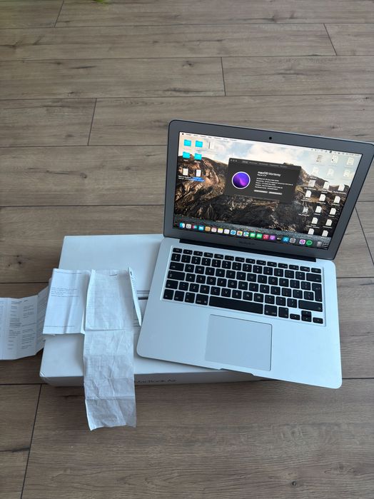 Apple MacBook Air 13" (2015) i5 / 4GB / 128GB SSD