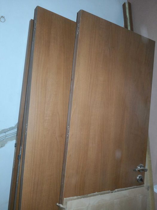 Продавам 4 броя врати