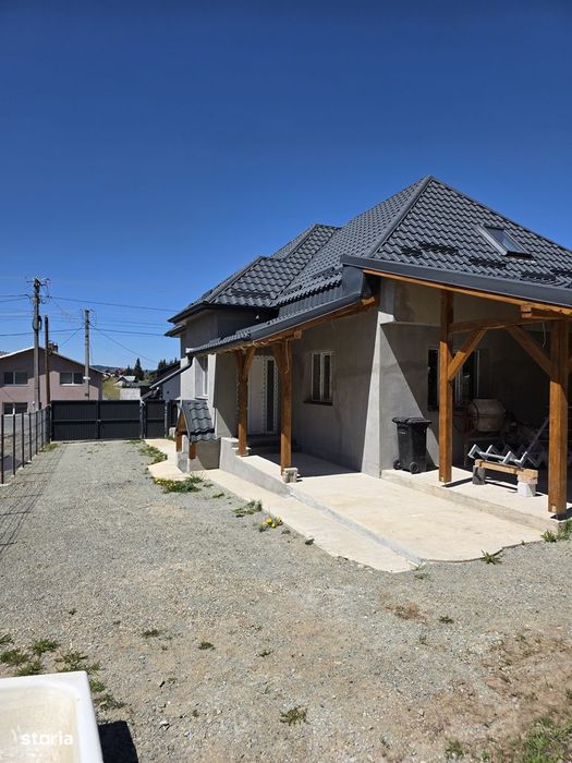 Vand casa la Belis, 800mp teren, la drumu principal, teren drept!