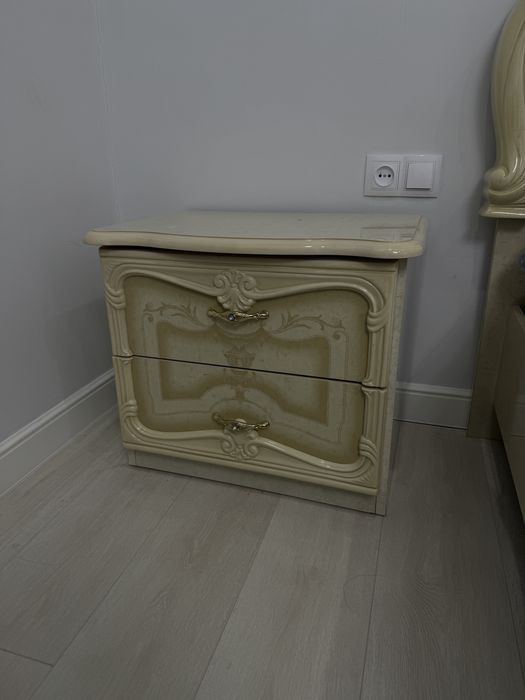 Кровать с тумбочками