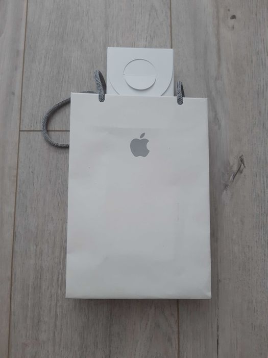 Продавам нов Apple watch Model: A3324