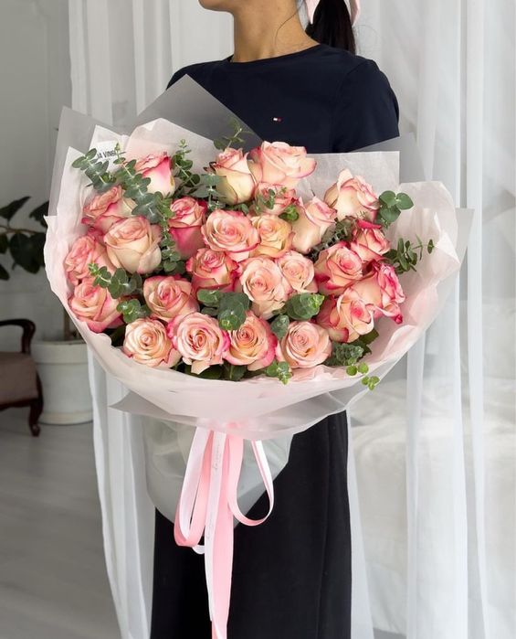 Розы, кустовые розы, пионы.