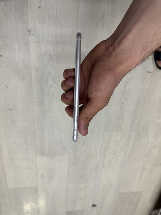 Срочно продам айфон 8+