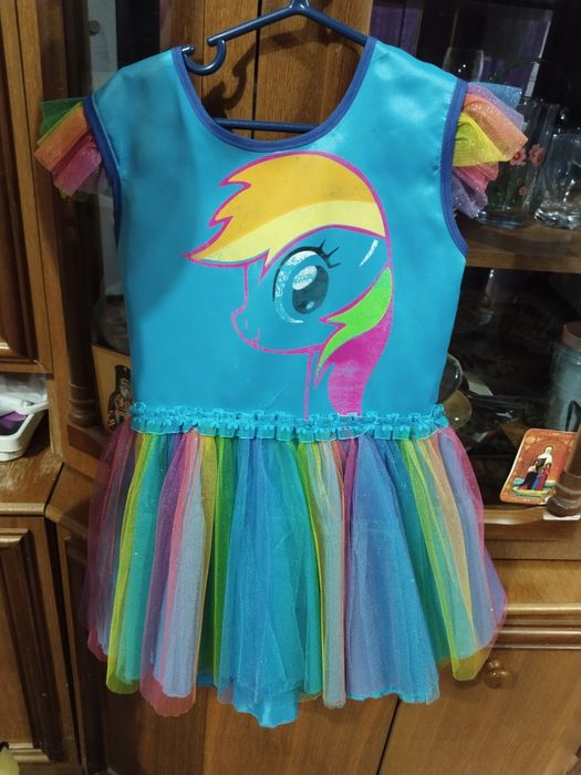 Платье нарядное красивое