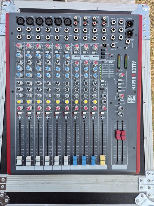 De vanzare mixer - allen & heath -zed 12 fx