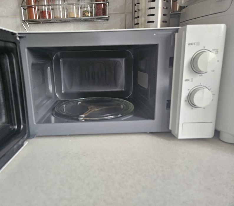Продам микроволновку LG бу