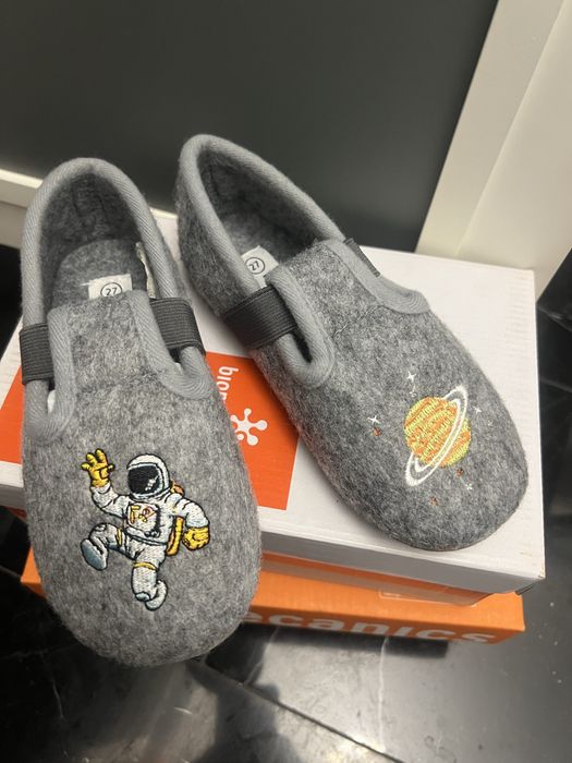 Новые детские тапочки