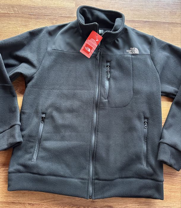 Мъжко,поларно,черно яке The North Face с ципове на джобовете