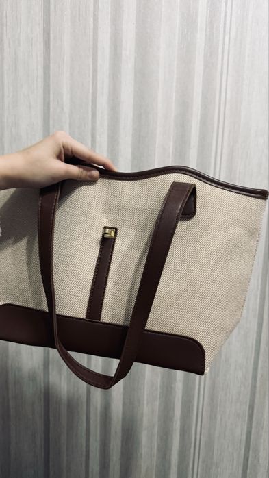 Стильная вместительная сумка