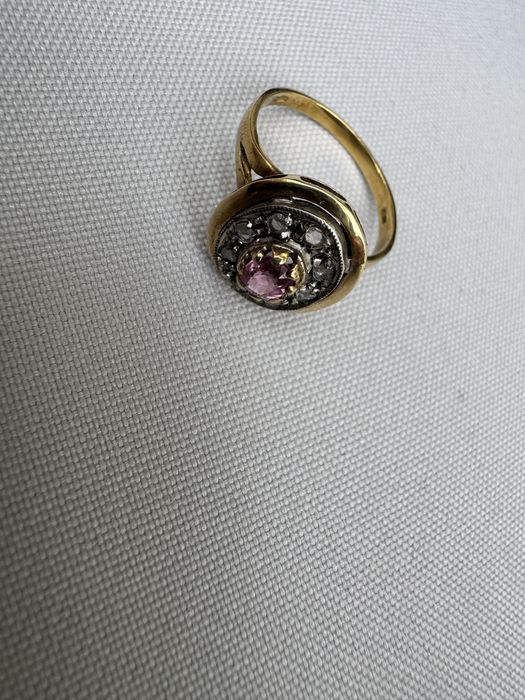 Inel aur, rubin si diamante montate in argint