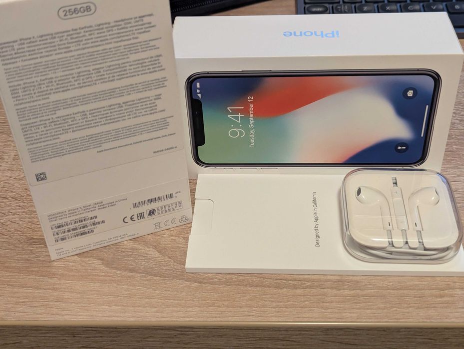 iPhone X Silver, 256 GB, stare perfectă + accesorii incluse