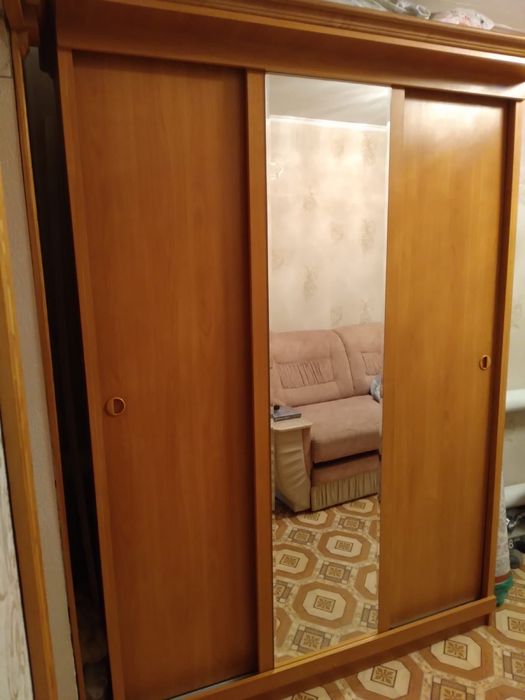 Шкаф в спальню в хорршем состоянии