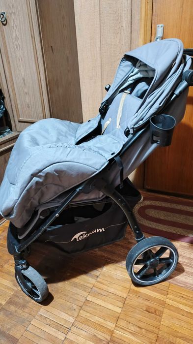 Продам прогулочную коляску teknum