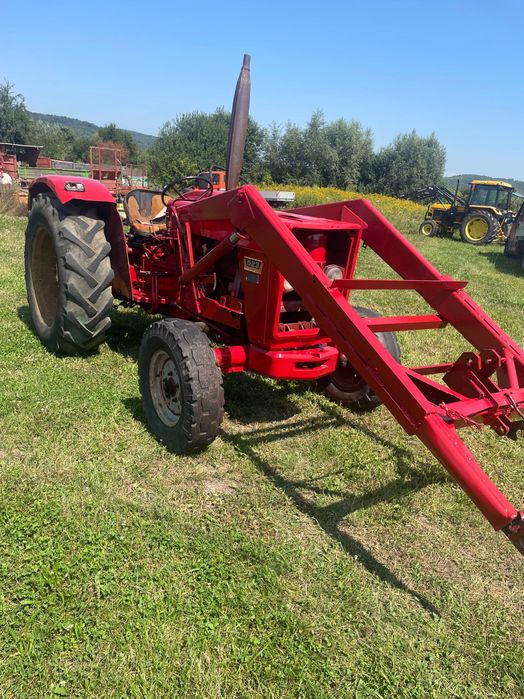 Tractor international 523 cu incarcator frontal