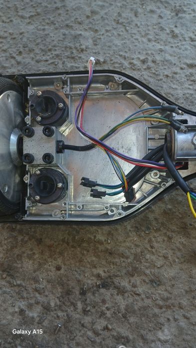 Vând hoverboard pentru piese.