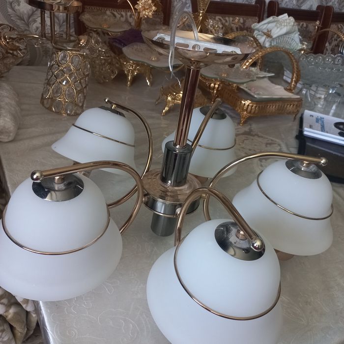 Lustre sotiladi 5ta plafonlik