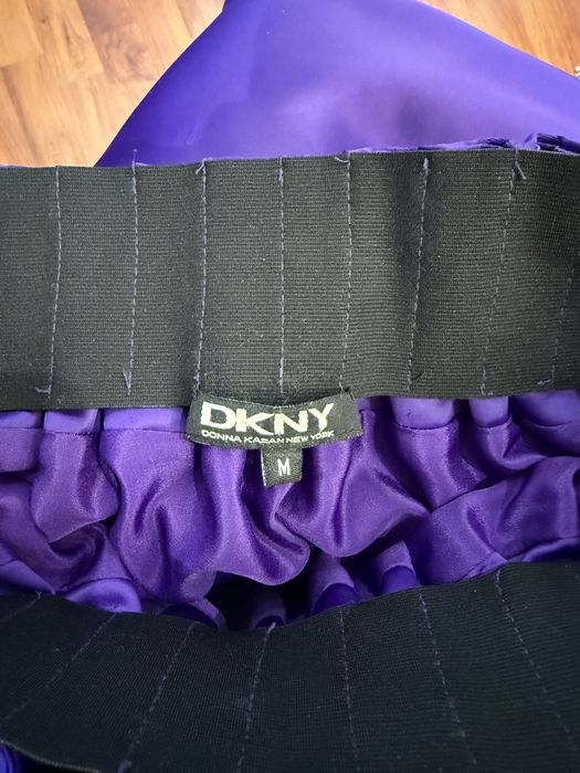 Юбки выше колена