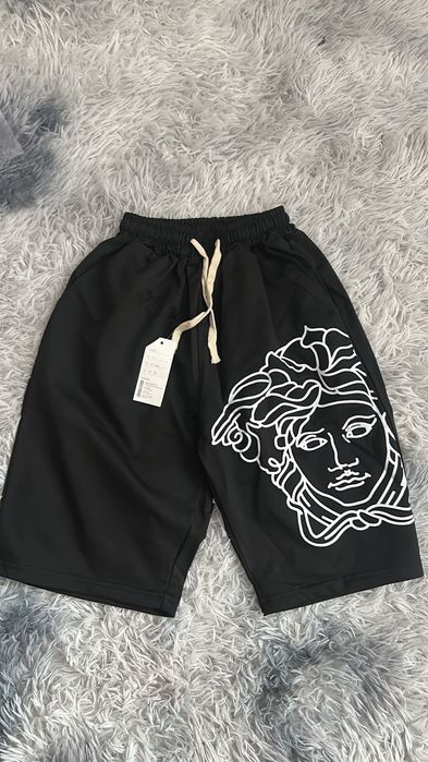 Черные шорты Versace
