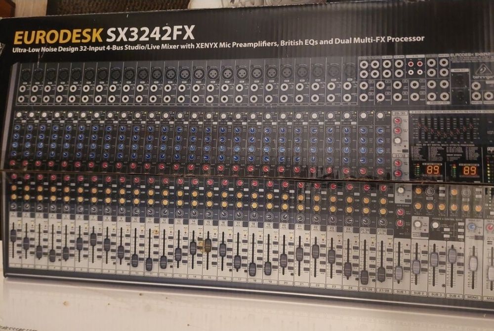 Mixer Behringer EURODESK SX3242FX