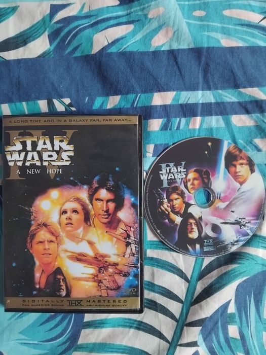 Дискове  ДВД с цялата серия на STAR WARS. Превода е БГ аудио