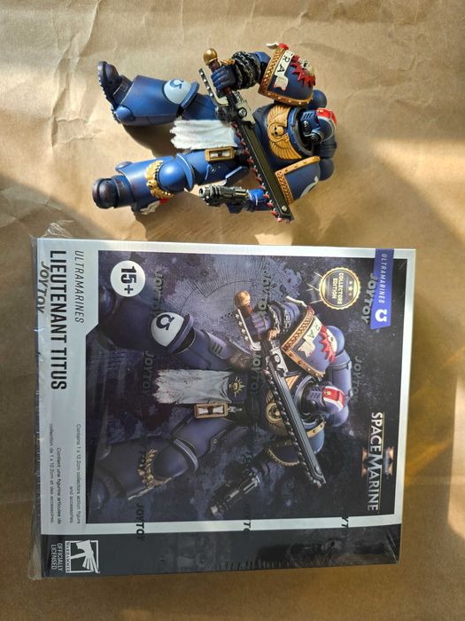 JOYTOY Warhammer 40k: Space Marine II – Lieutenant Titus