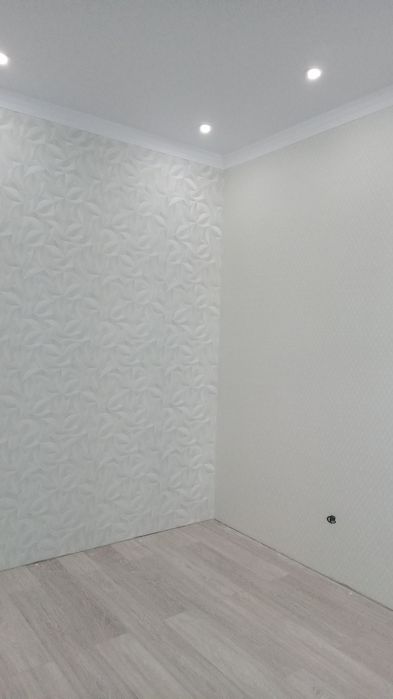 Поклейка обоев и галтелей