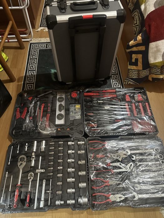 Куфар с всички иструменти