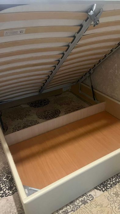 продается спальная кровать