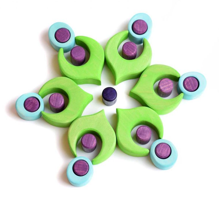 Puzzle-ul Paun din lemn