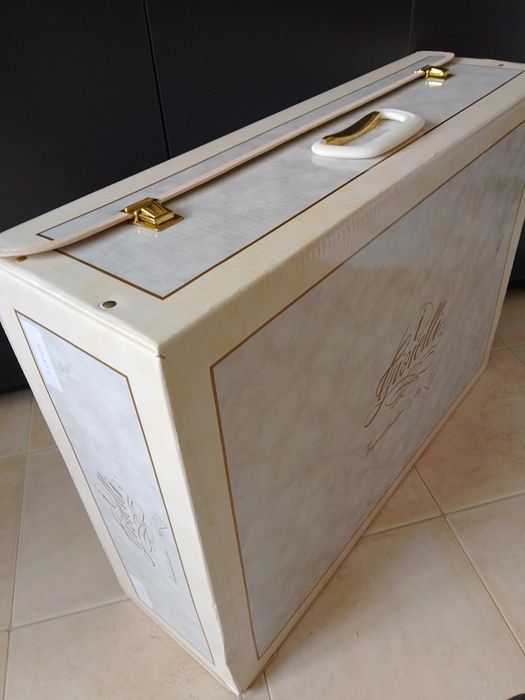 Голям картонен куфар за съхранение