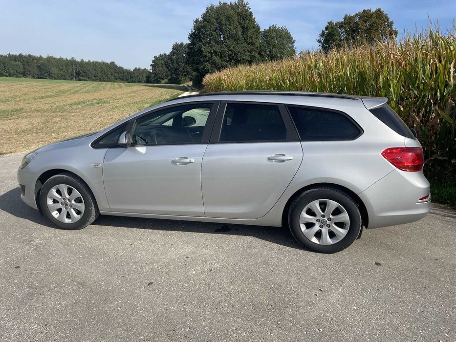 Opel Astra J Sports Tourer