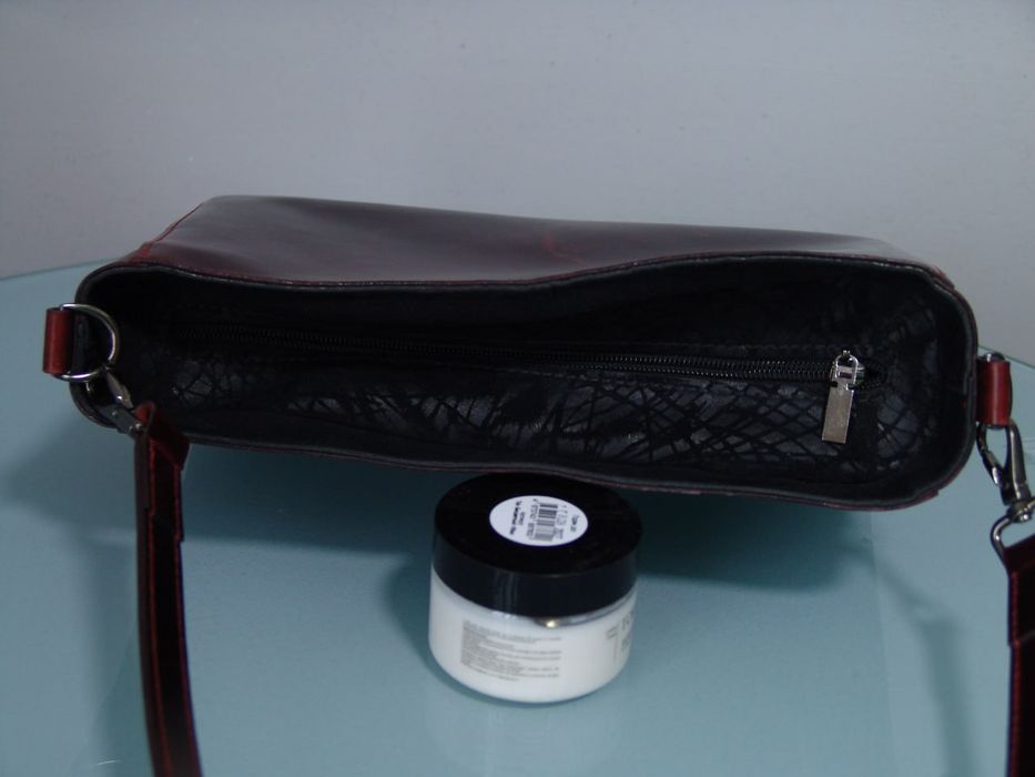 Продаю женскую кожаную сумку